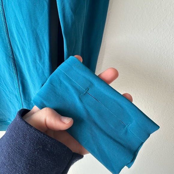 NWOT Lululemon Long Sleeve Blue/Teal Top Size 8 - Picture 3 of 7